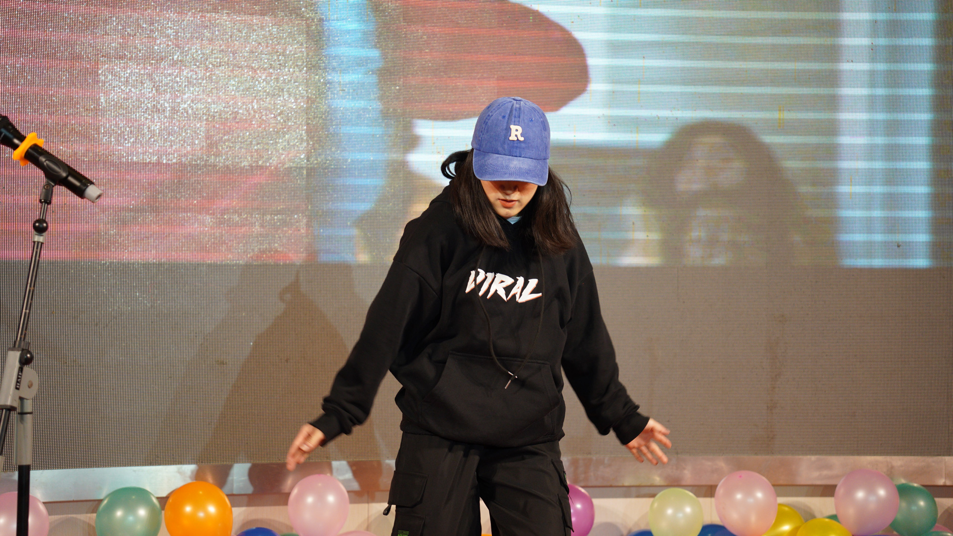 1643182080811161.jpg Staff dance Performance